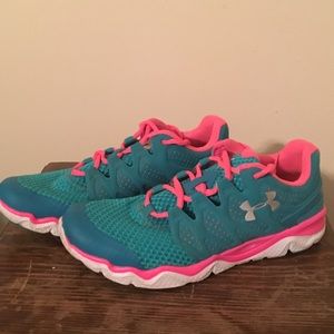 Women’s Under Armour tennis shoes